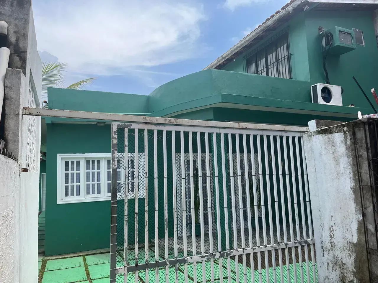 Alugo casa térrea na cidade velha 4 quartos.