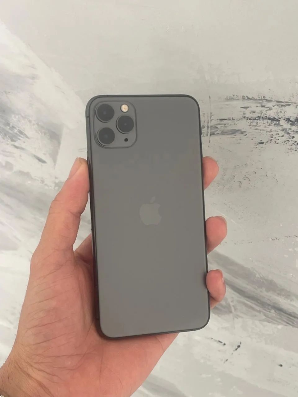 Vendo ou troca iPhone 11 Pro Max  - Foto 2