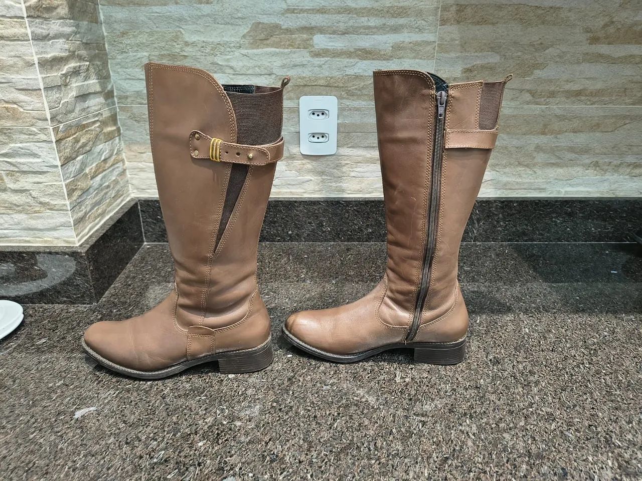 Bota cano longo marrom
