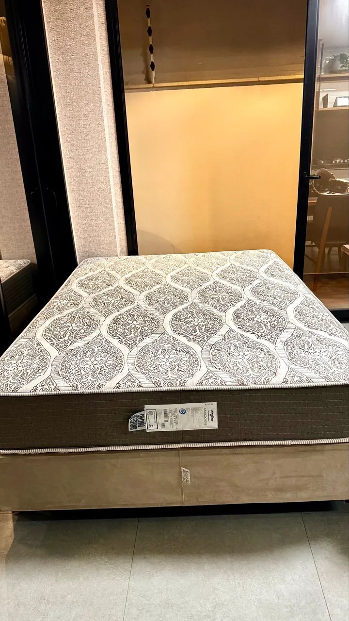Cama casal com box semi nova 