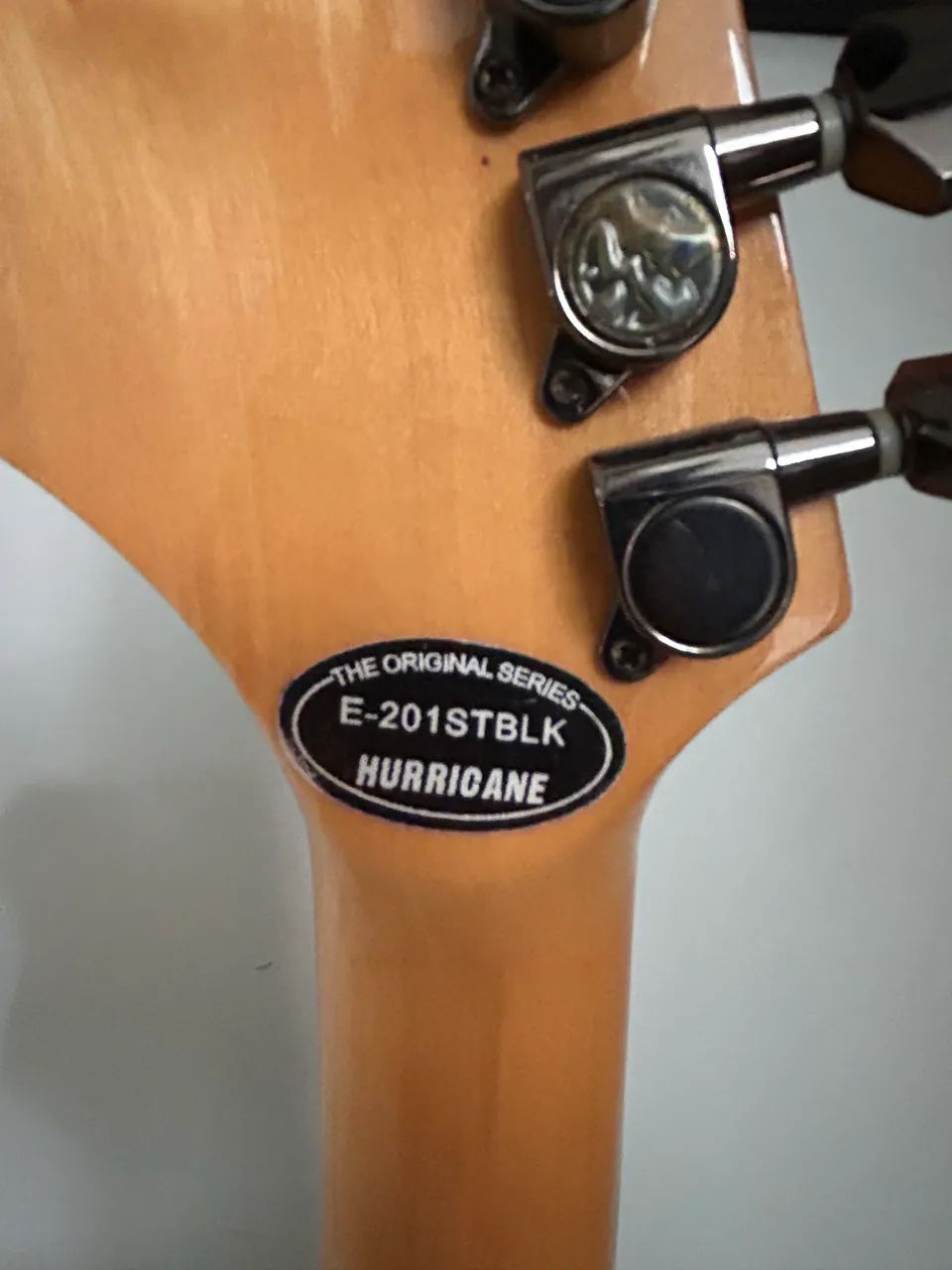Guitarra Strato Hurricane - Foto 2
