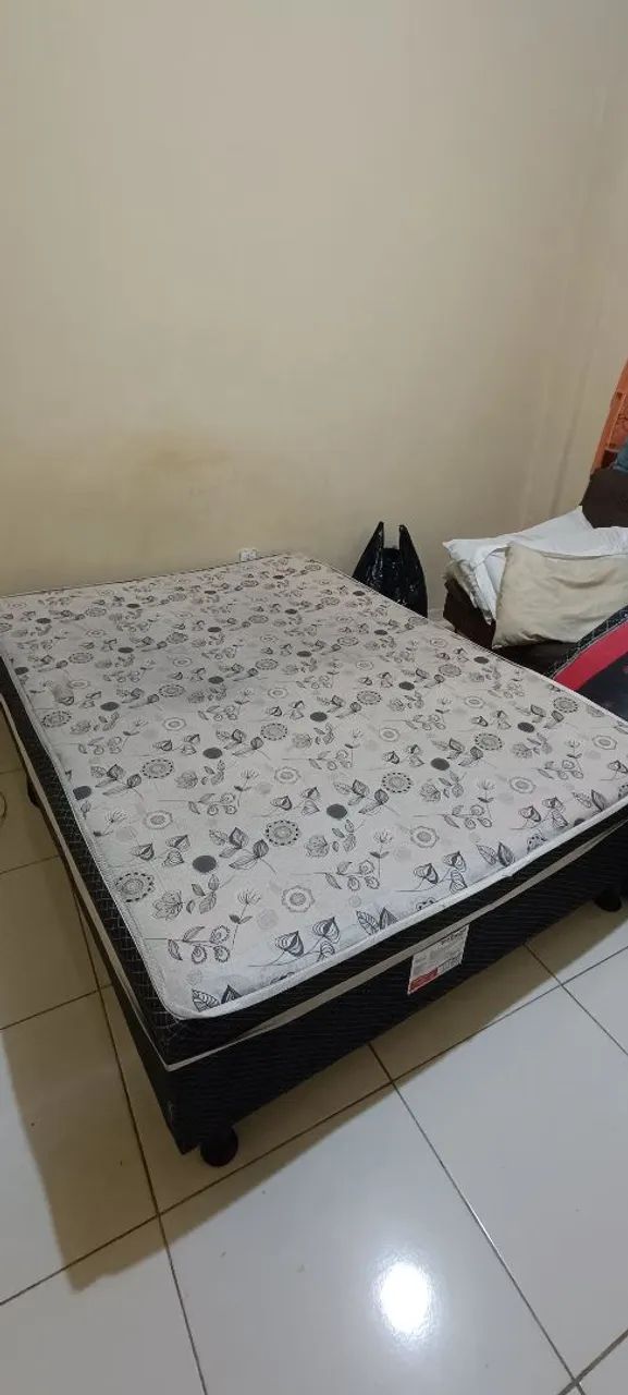 Cama  de casal com colchão 