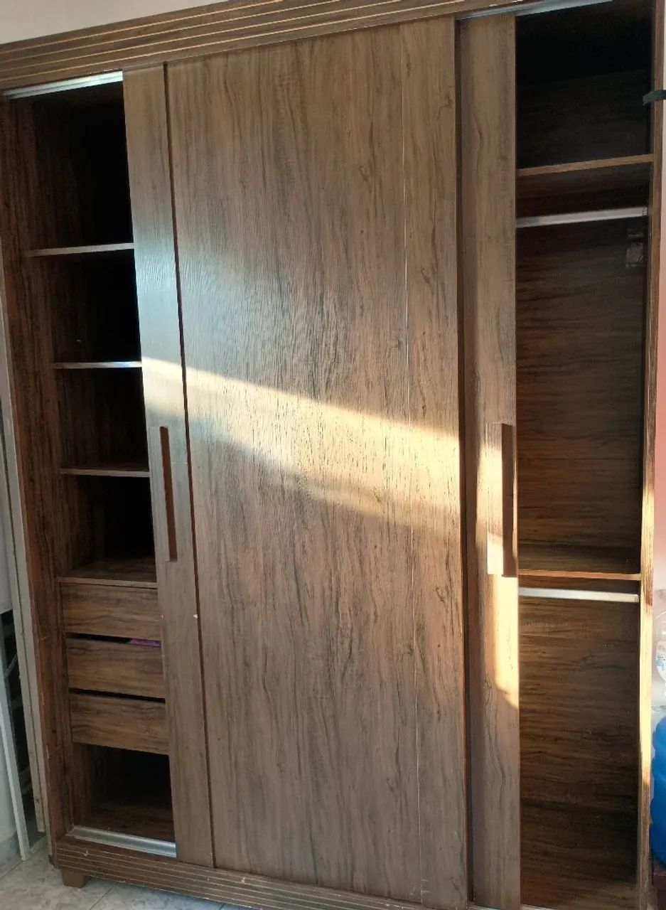 Vendo Guarda roupa de solteiro  - Foto 4
