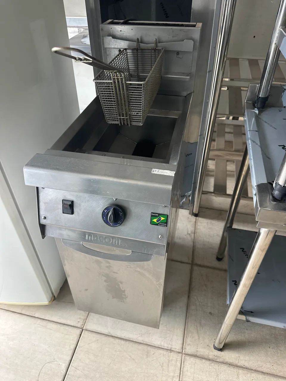 Fritadeira profissional a gás macom 