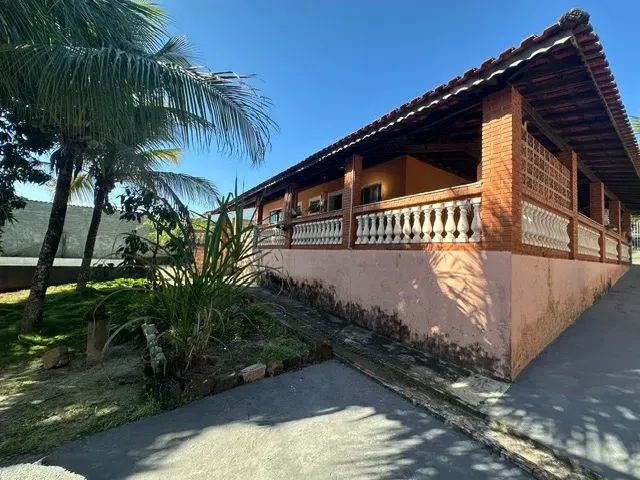 Casa com três quartos e piscina para venda em São Pedro
