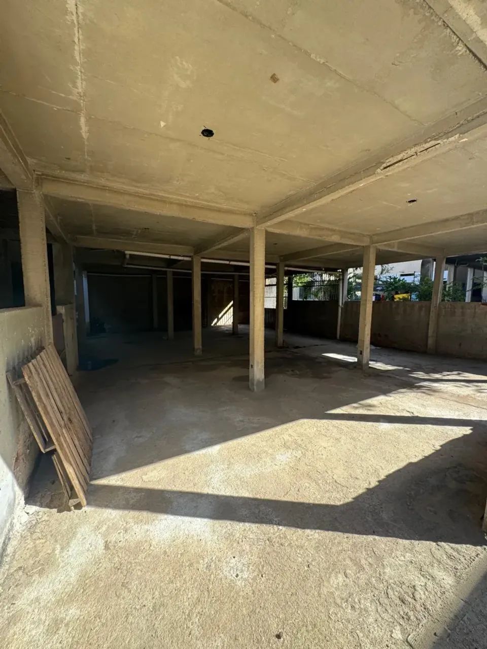 OPORTUNIDADE! CASA LINEAR SOB PILOTIS COM TERRAÇO! - Foto 3