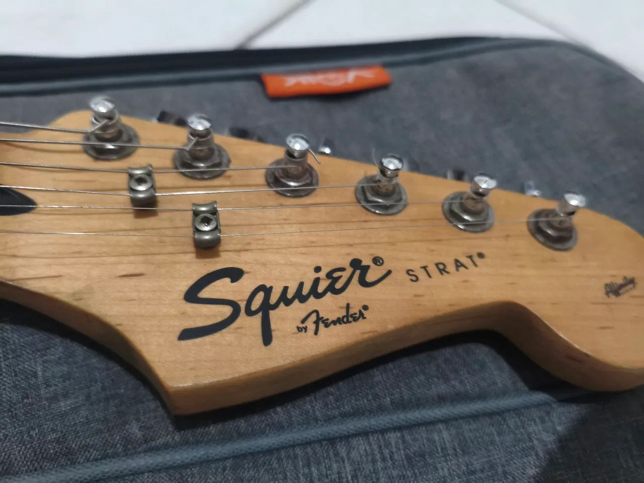 Guitarra fender squier affinity custom  - Foto 5