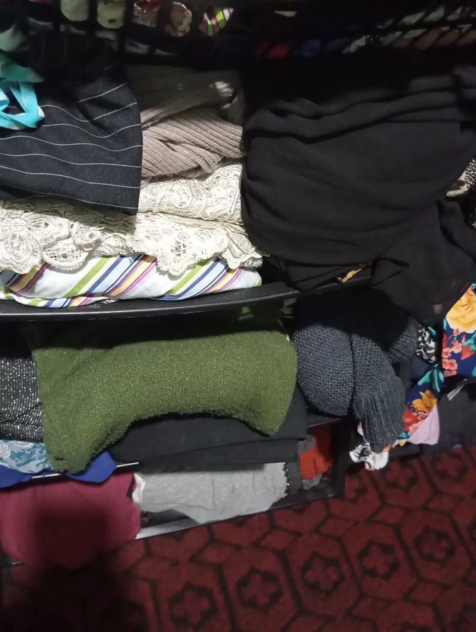 Lote de roupas variadas para brechó com 50 peças  - Foto 2