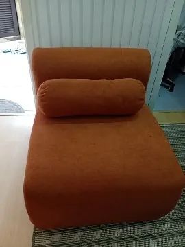 Poltrona em perfeito estado terracota tecido broucle