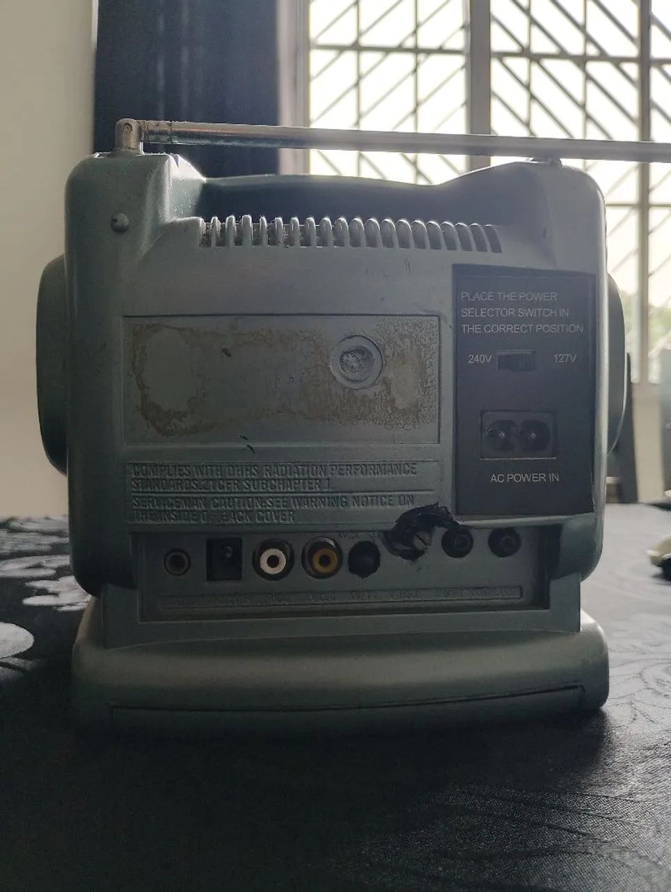 Tv antiga para enfeite com mal funcionamento  - Foto 5