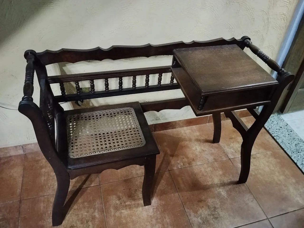 Namoradeira com mesinha de telefone  - Foto 4