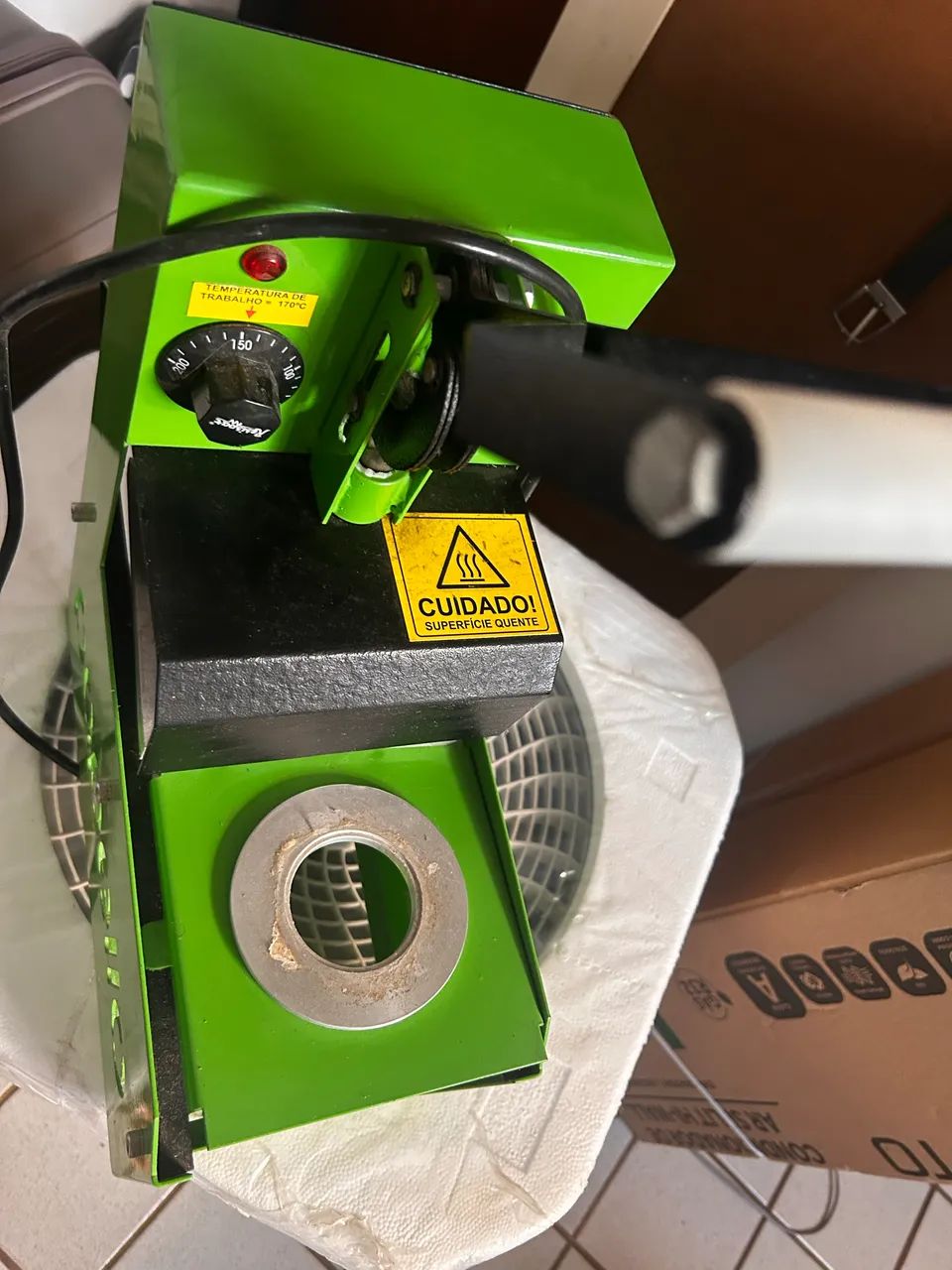 Seladora de copo/ sobremesa 220w com berço 100g 