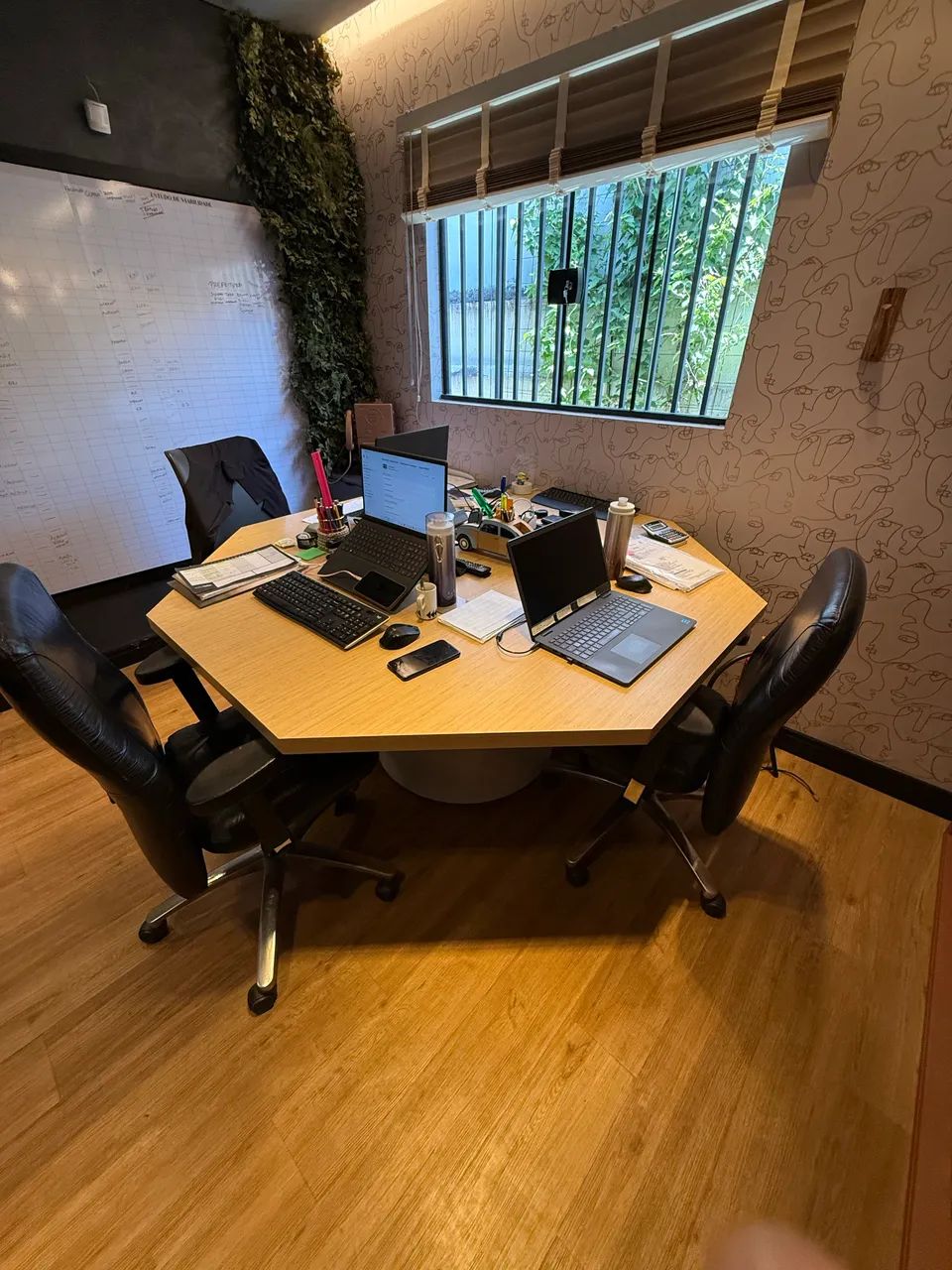 Mesa octogonal para escritório 