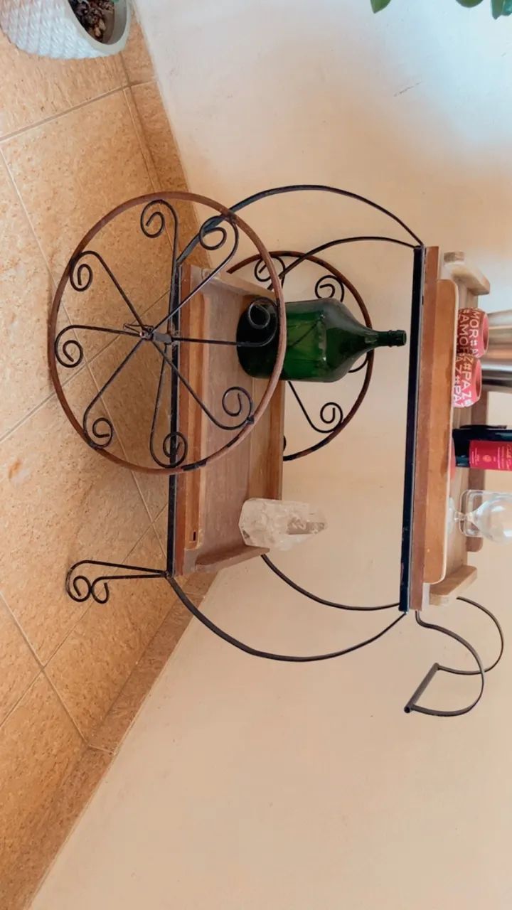 Vendo  carrinho de madeira maciça e ferro  - Foto 5