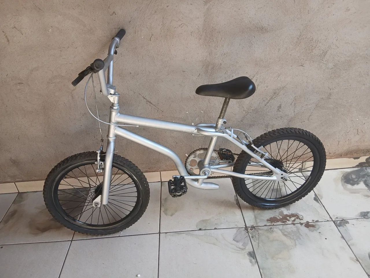 Vendo uma bicicleta BMX aro 20  - Foto 4