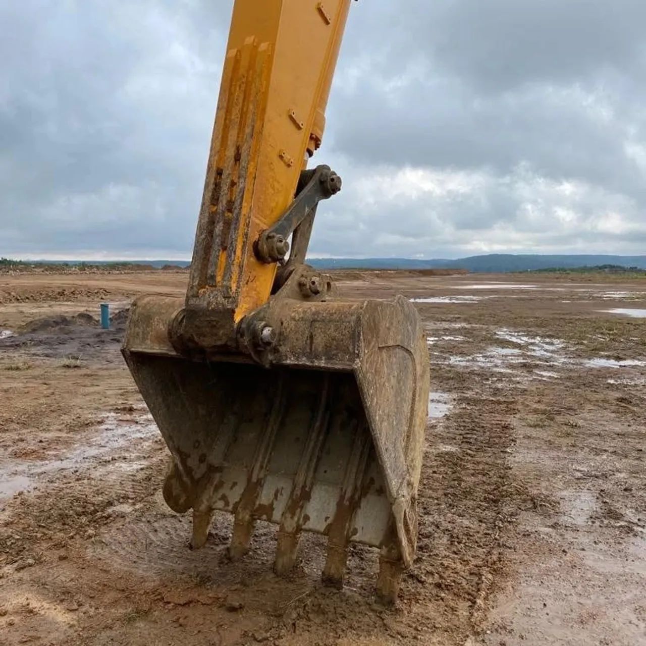 ESCAVADEIRA HIDRÁULICA HYUNDAI 210 ENTRADA+PARCELA - Foto 3