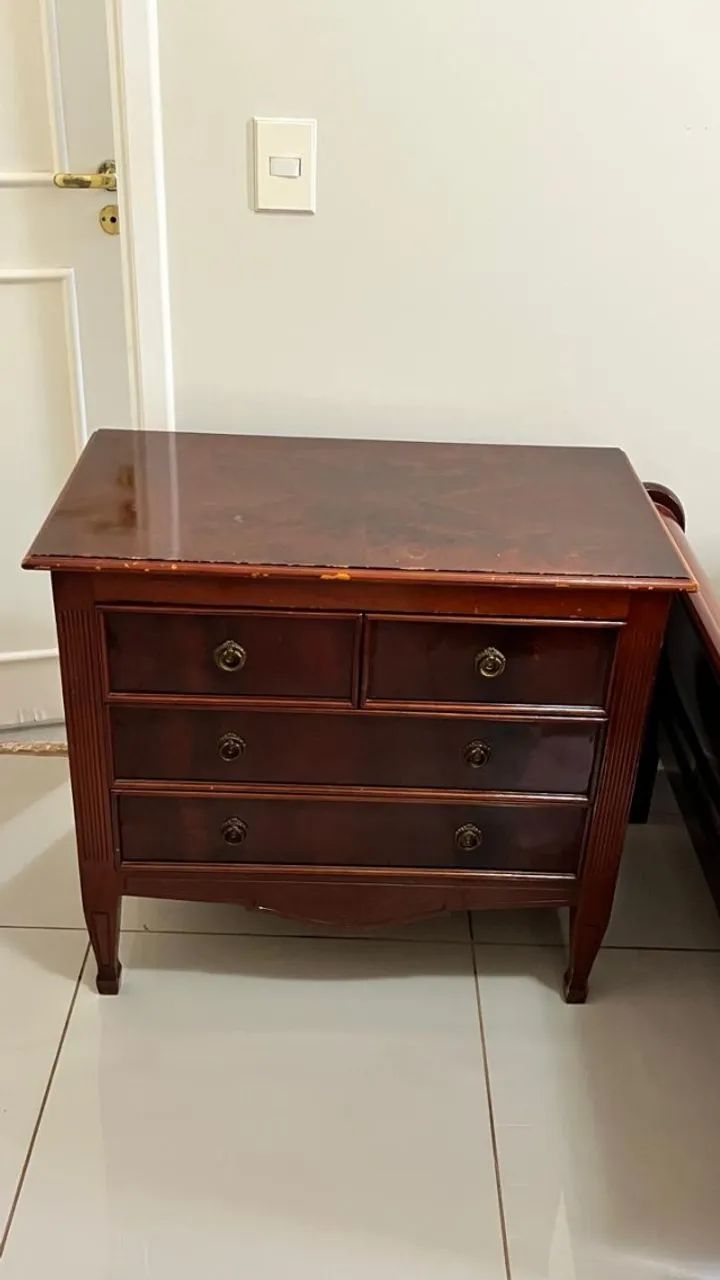 Cômoda em Mogno