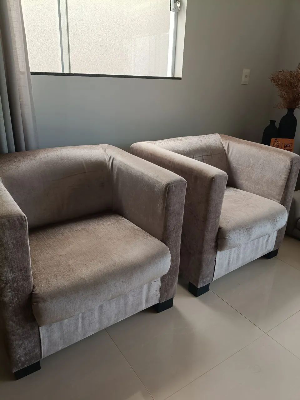  Par de Poltronas Cinza em Tecido
