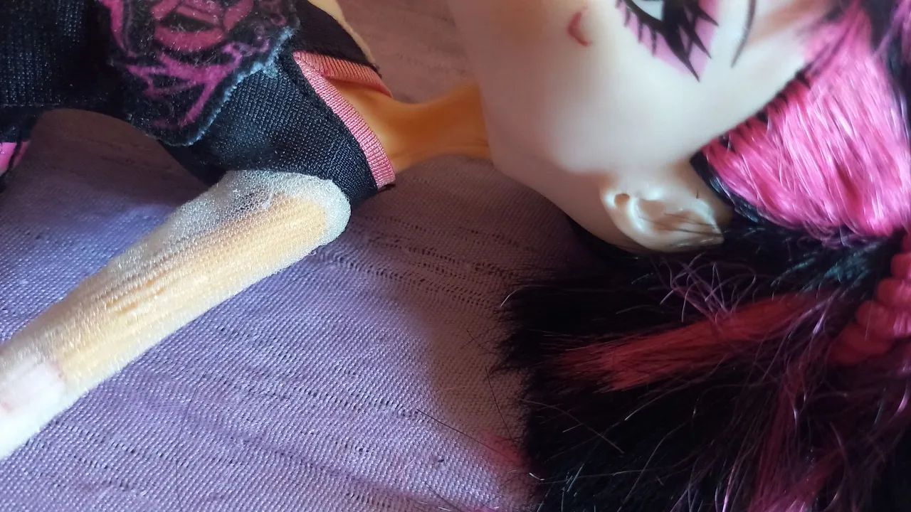 Vendo monster high draculaura  usada - Foto 3