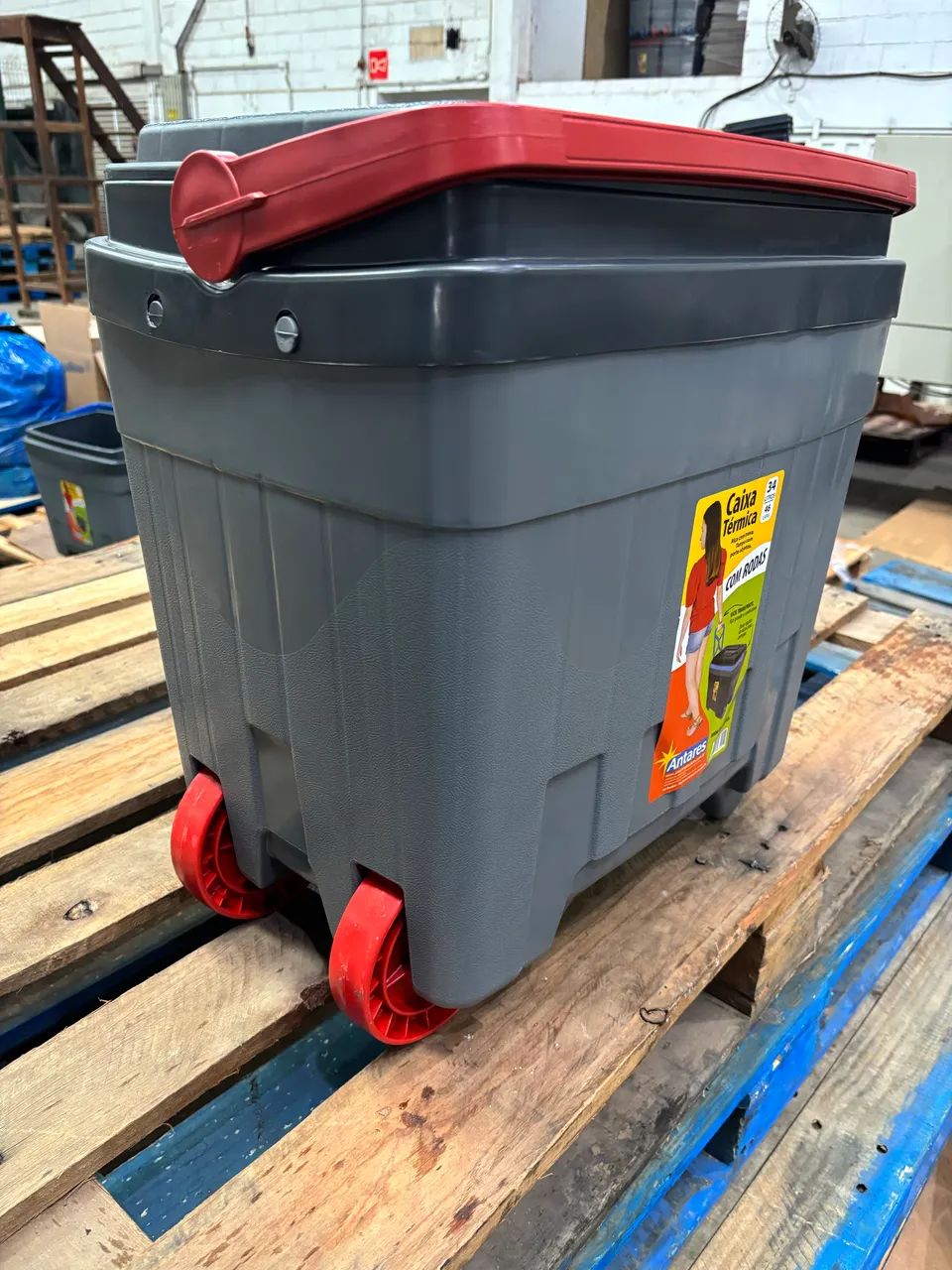 Caixa Térmica 34 Litros com alça e rodinhas - Foto 3
