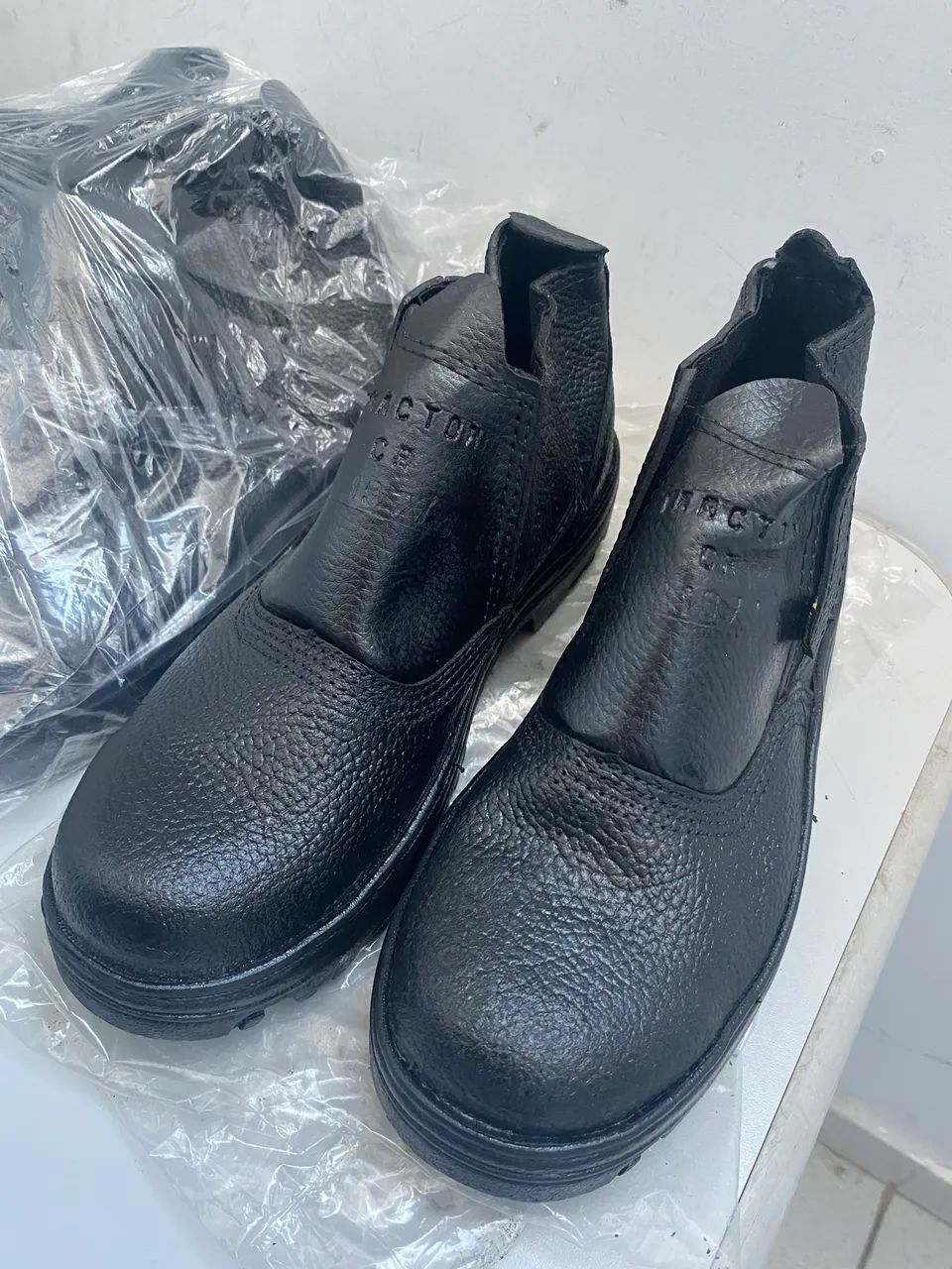Botina bico pvc