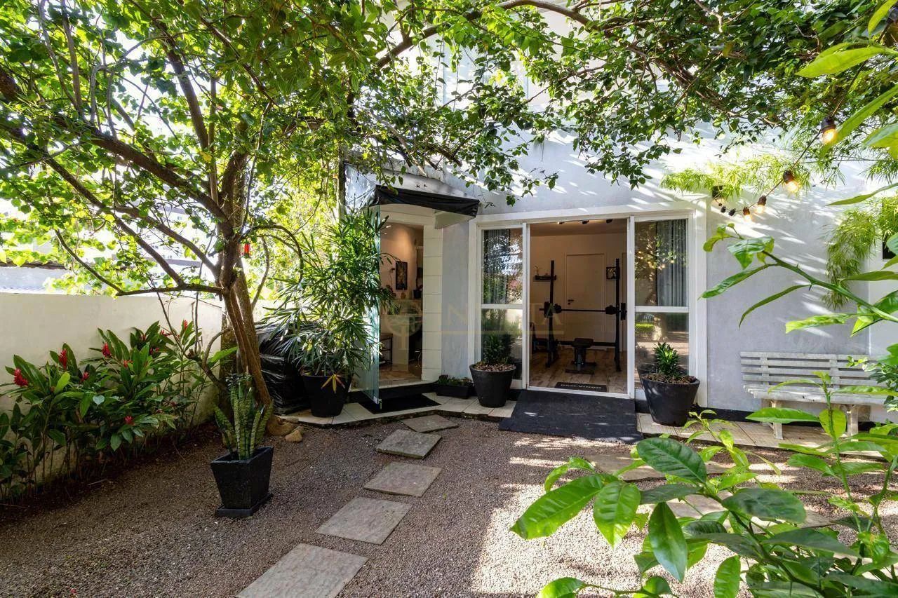 Casa para Alugar com 3 quartos e churrasqueira no bairro Agronômica em Florianópolis.