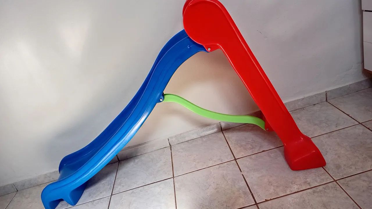 Escorregado infantil.