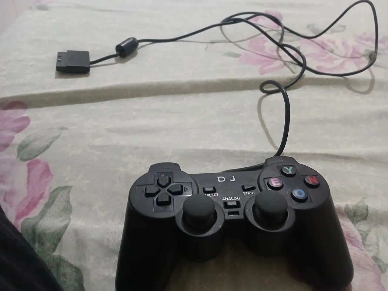 CONTROLES DE PS2(DEFEITUOSOS) 3 ORIGINAIS 1 SIMILAR,SEM CAPA DO ANALOGICO - Foto 5