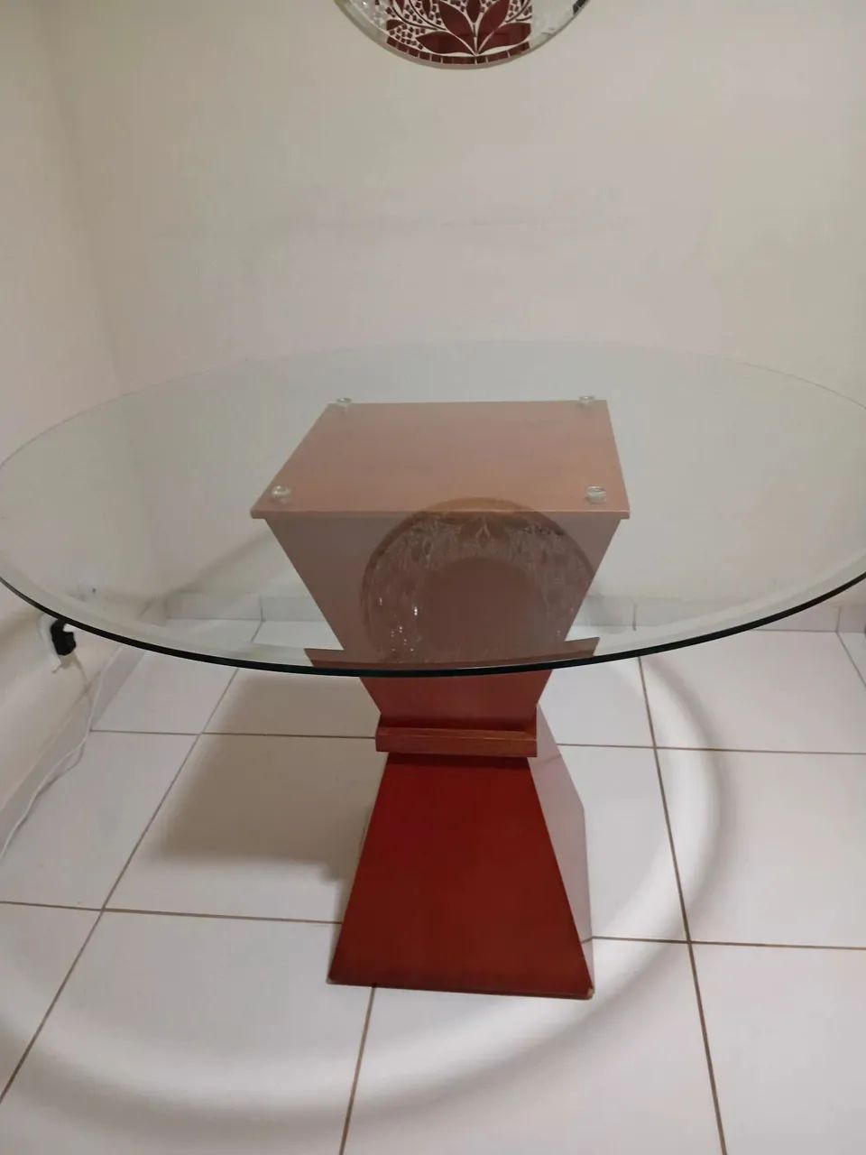 Mesa base de madeira e tampo de vidro bisotado 3mm