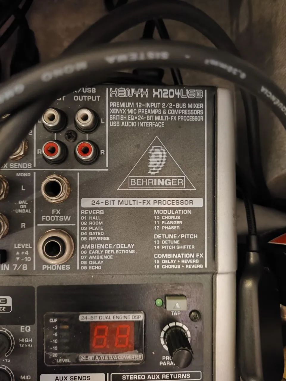 Mesa de Som Behringer Xenyx X1204USB com Efeitos - Foto 2