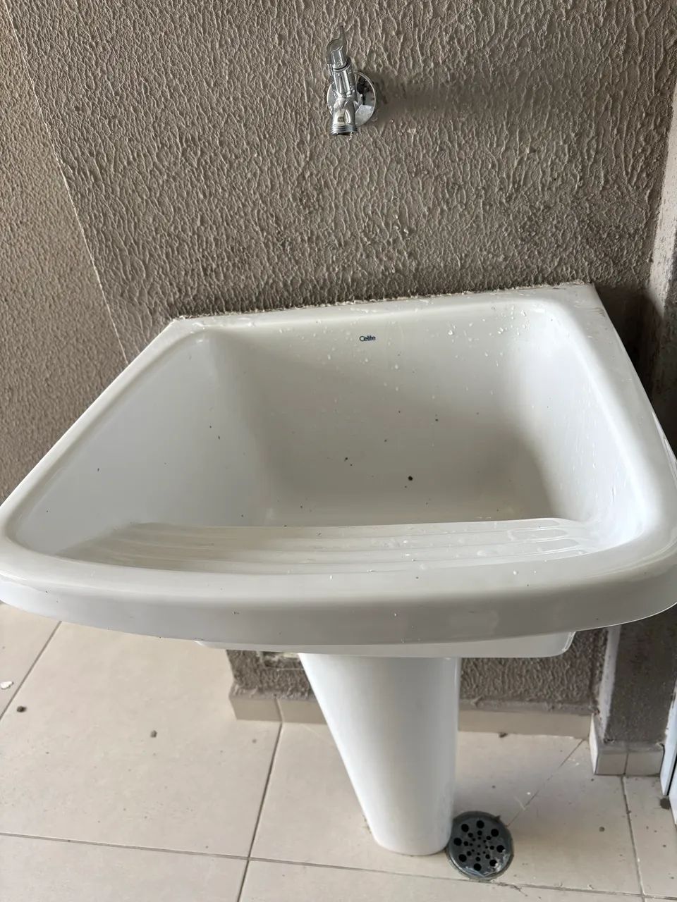 Tanque de Lavanderia Celite Novo sem uso - Retirado de apartamento novo