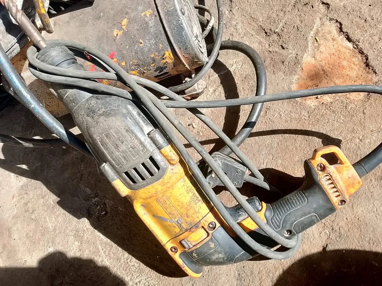 Vendo esse martelete funcionando perfeitamente valor 300 reas