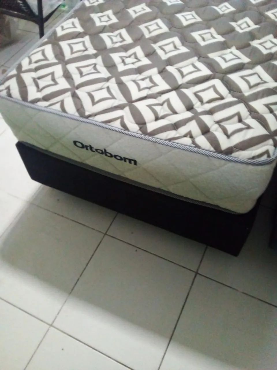 Vendo cama e colchão solteiro Ortobom 