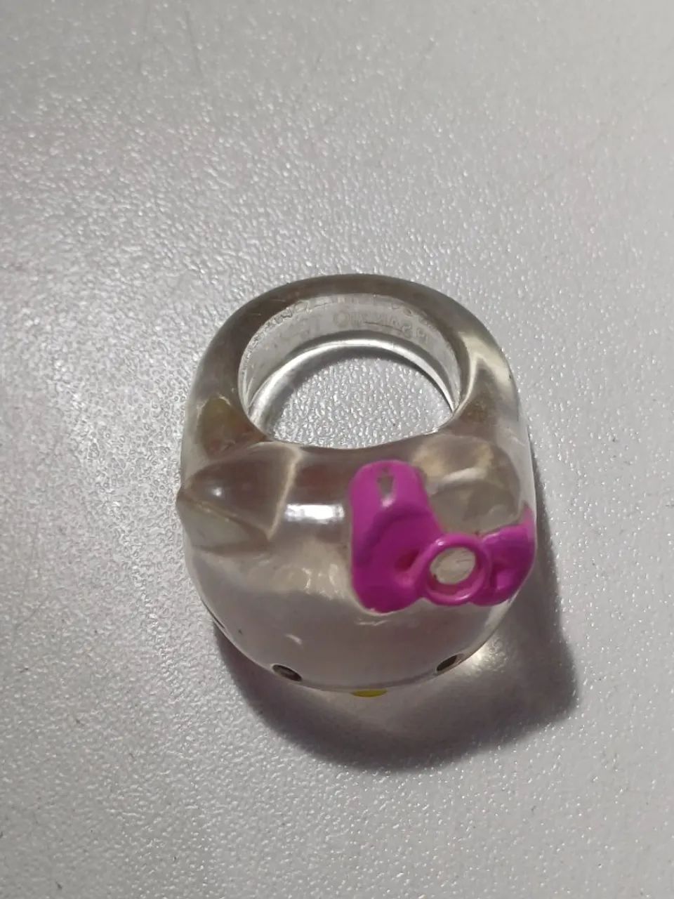 Anel de plástico rígido colecionável Hello Kitty - Foto 4