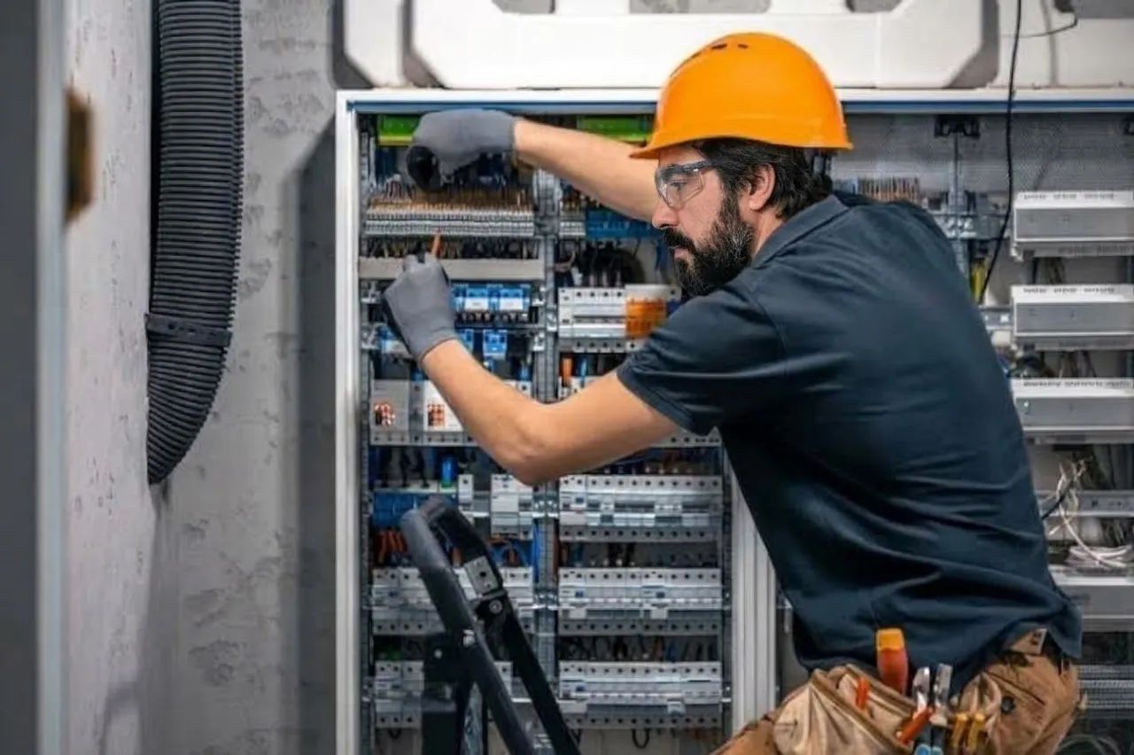 Serviço tecnico elétrico industrial 