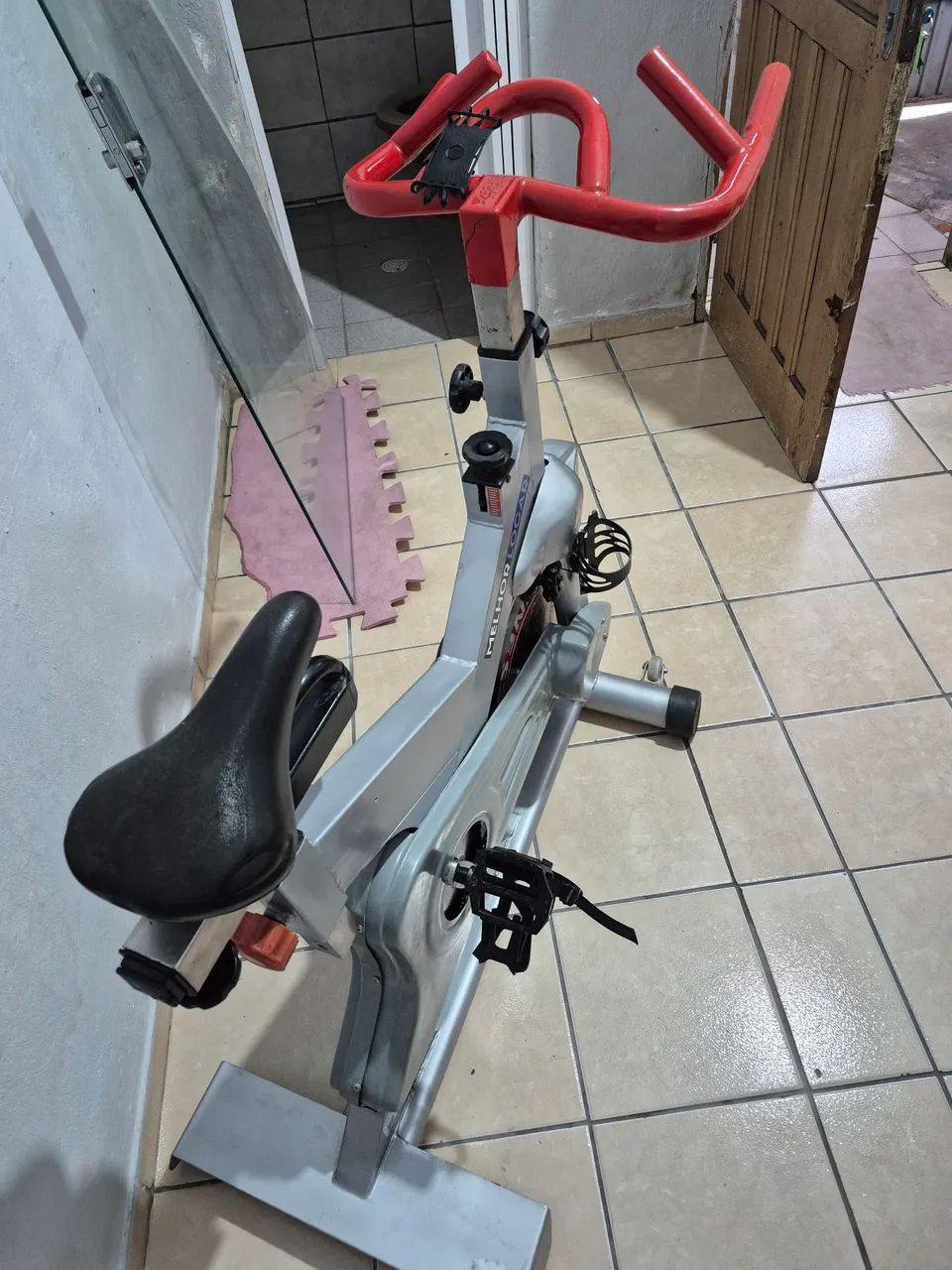 Bicicleta Ergometrica Spinning Astra Fitness c/ Roda de Inércia de 20kg20kg  - Foto 3