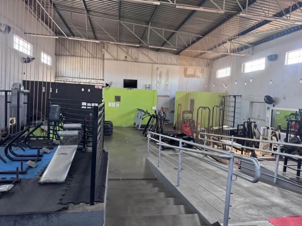 Vendo academia de musculação completa  - Foto 3