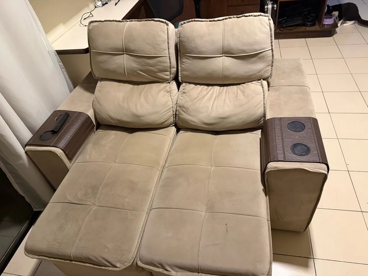 Sofá dois lugares macio 