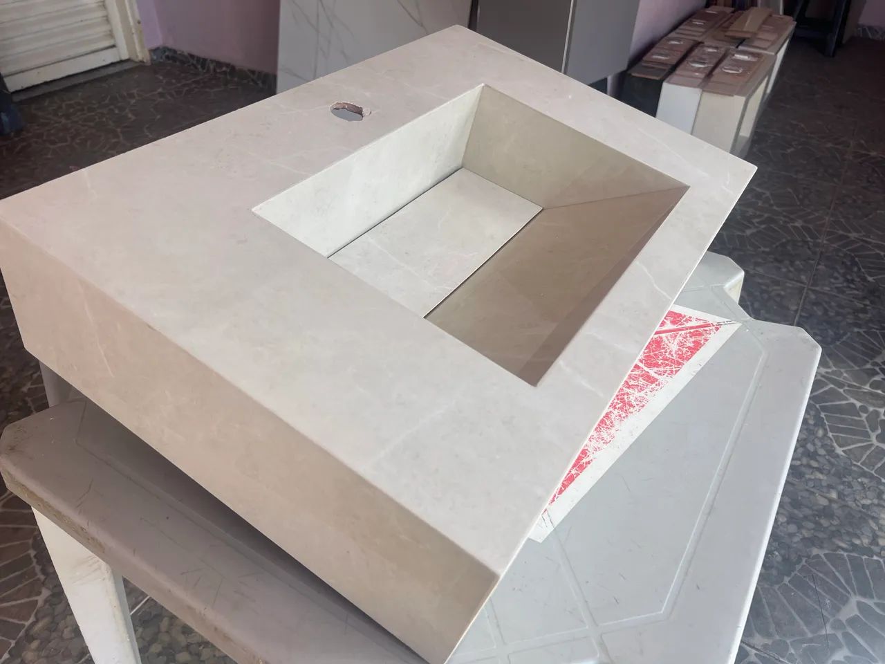 Vendo pia para banheiro 60 por 40 na cor bege , 200 reais  - Foto 2