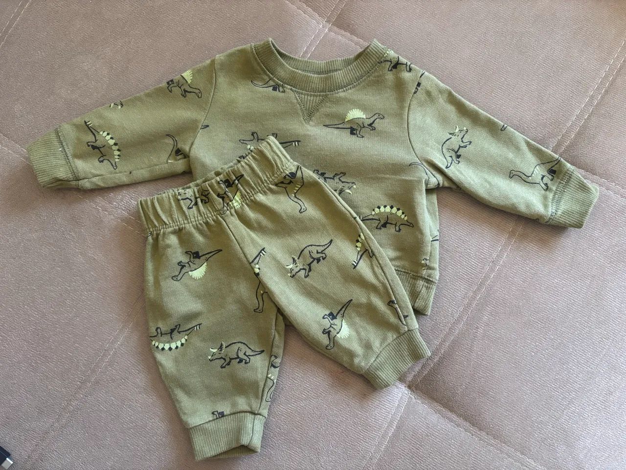 Roupas carters RN 