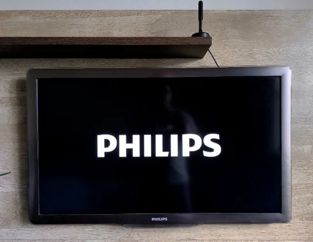 TV PHILIPS LED 40" AMBILIGHT