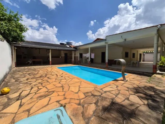 Vendo casa com 4 quartos e piscina em Vicente Pires 