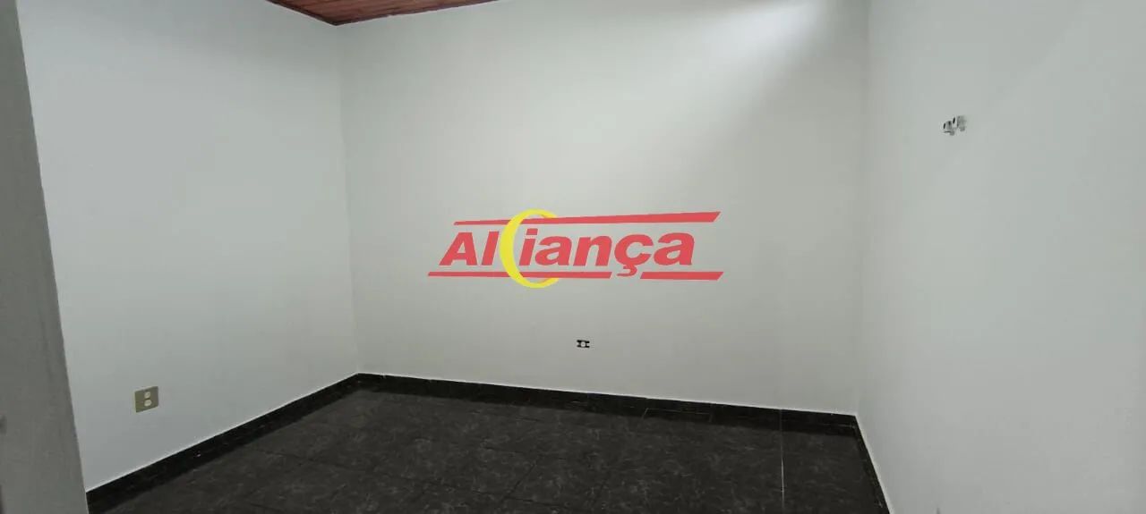 Casa residencial 30m², com 1 quarto, à locação Pq. Continental IV