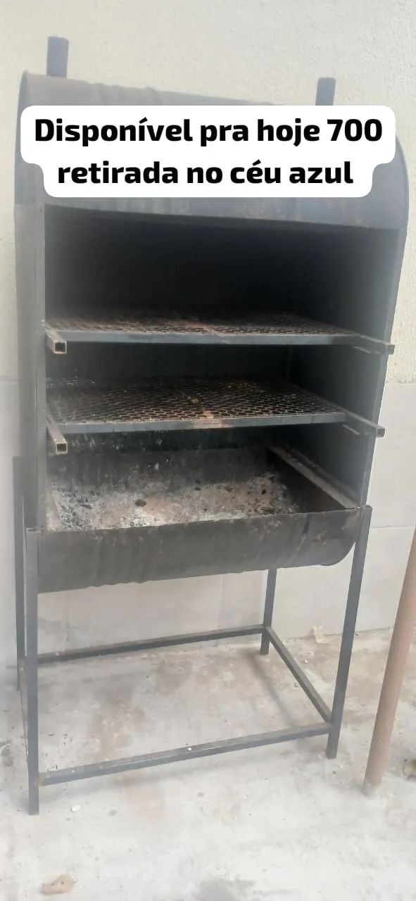Vende-se uma churrasqueira 