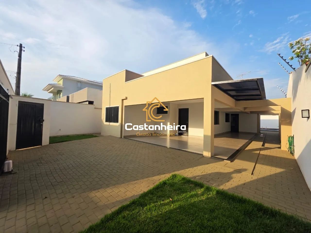 Casa 04 quartos sendo 01 suíte - Plano Diretor Sul