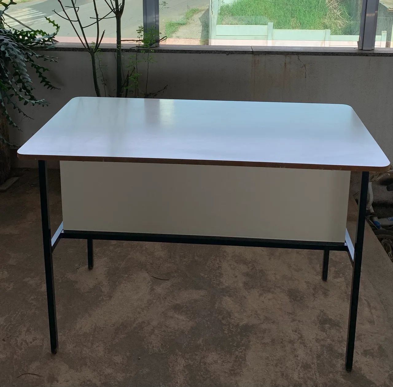 Mesa Bege Usada à Venda - Ótimo Estado!