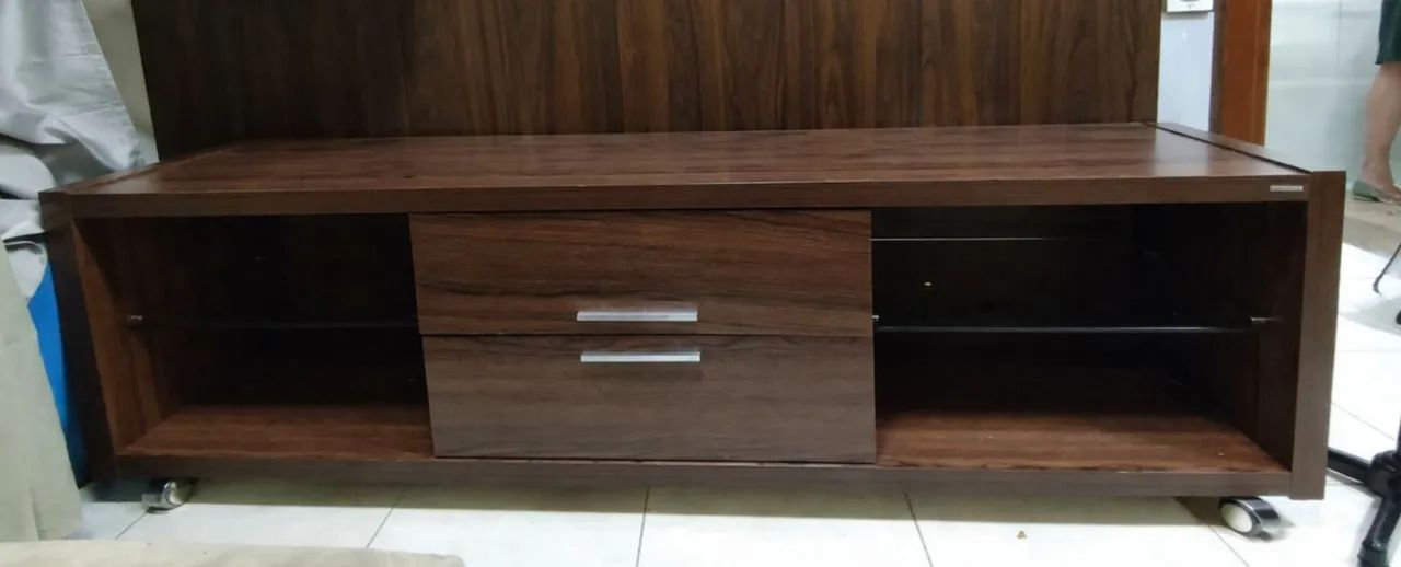 Semi-new living room rack, in perfect condition, purchased from Atlântida furniture.