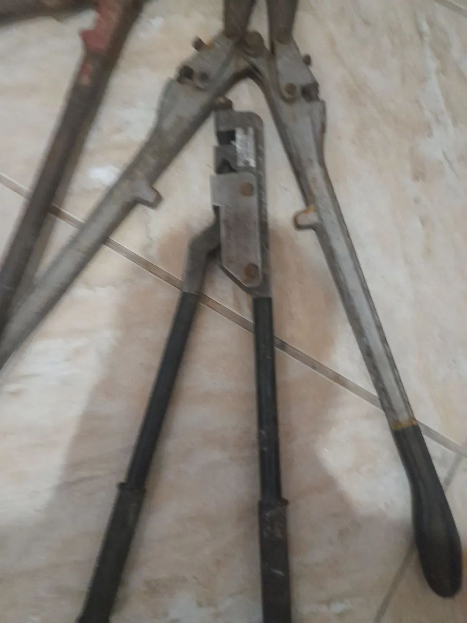 Alicate de corte e Alicate de prensa 