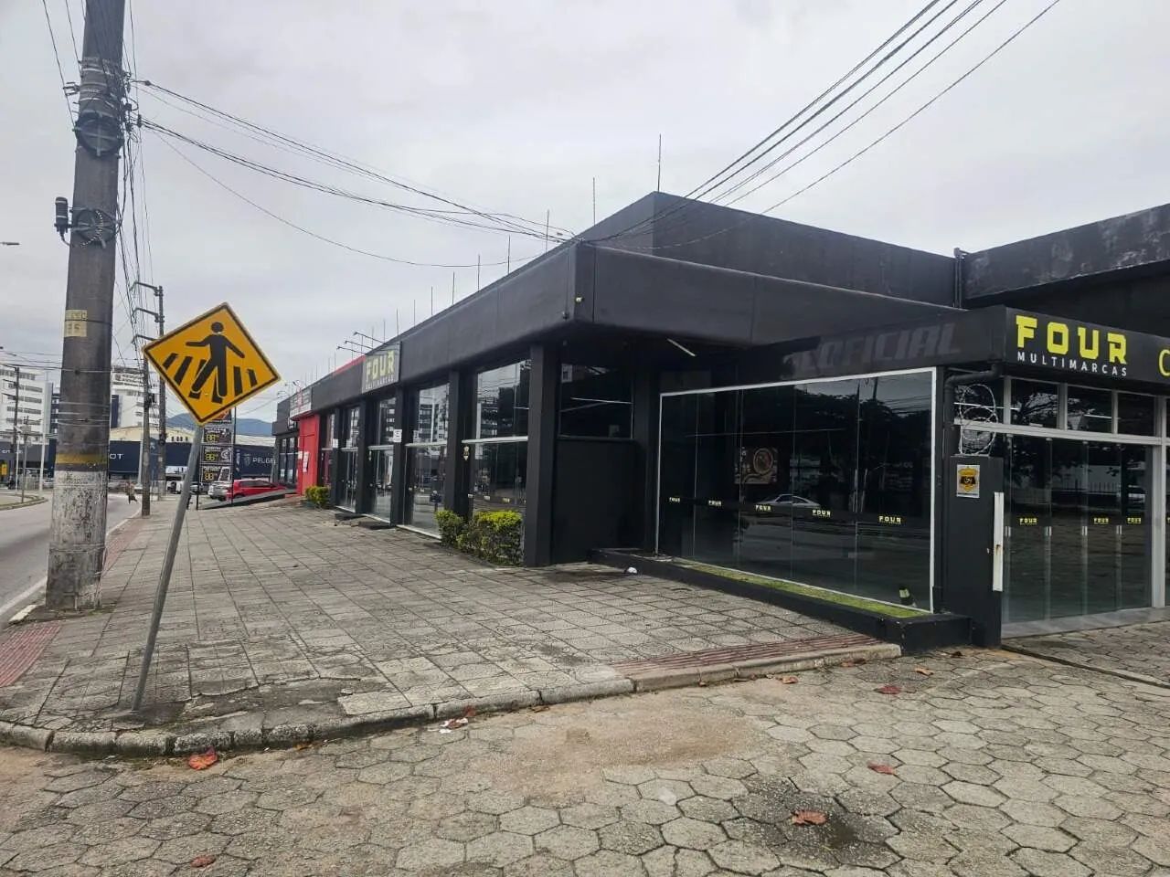 LOJA Premium com 750 m² na Av. Ivo Silveira