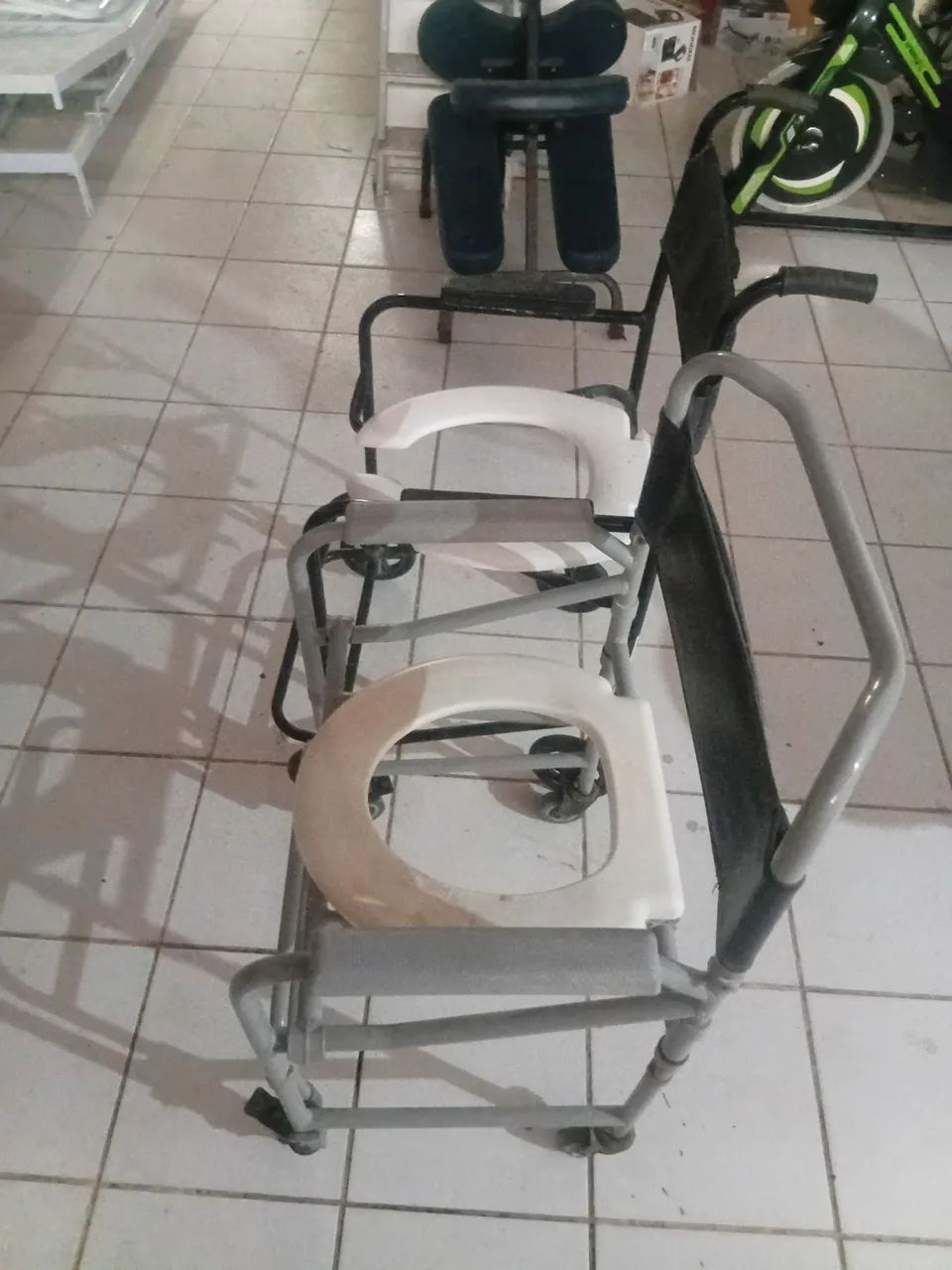 Kit de duas cadeiras de banho Dellamed - Foto 2
